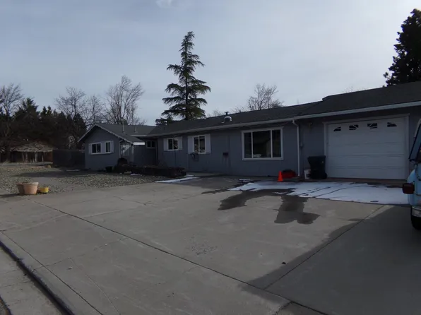 202 Pine Ridge Ave, Mount Shasta, CA 96067