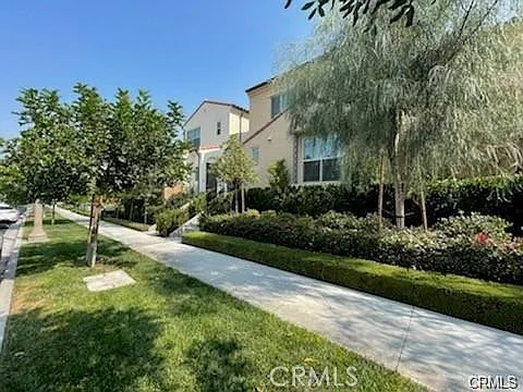3 bed, 2.5 bath, 1570 sqft, $4,750 — Photo 2