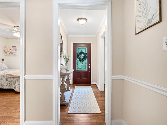 5th image of 11 Barbara Ave
