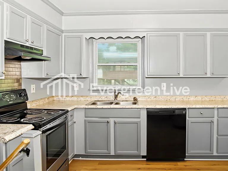 5004 Rolling Hills Dr NW — Photo 4
