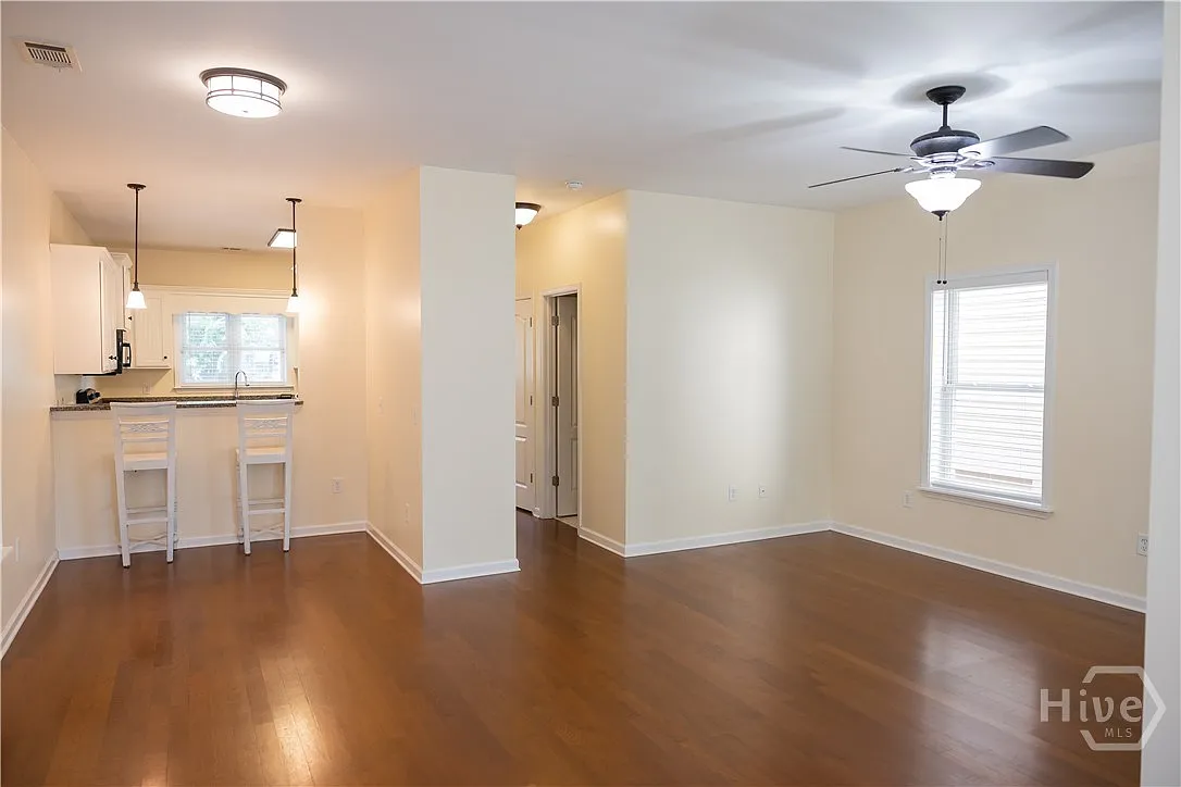 3 bed, 2.5 bath, 1584 sqft, $3,300 — Photo 2