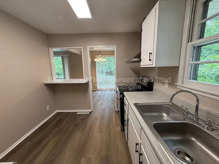 2523 Overbrook Dr — Photo 7