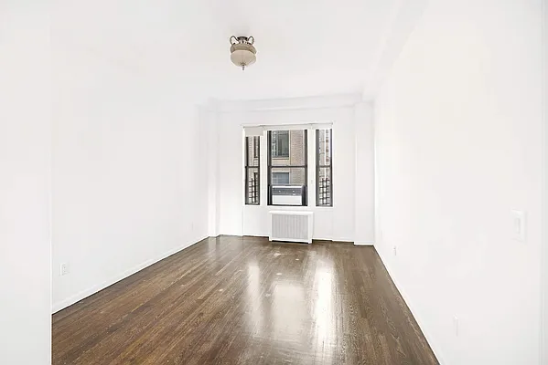 Rented by Moises Farhart, LREB | media 20