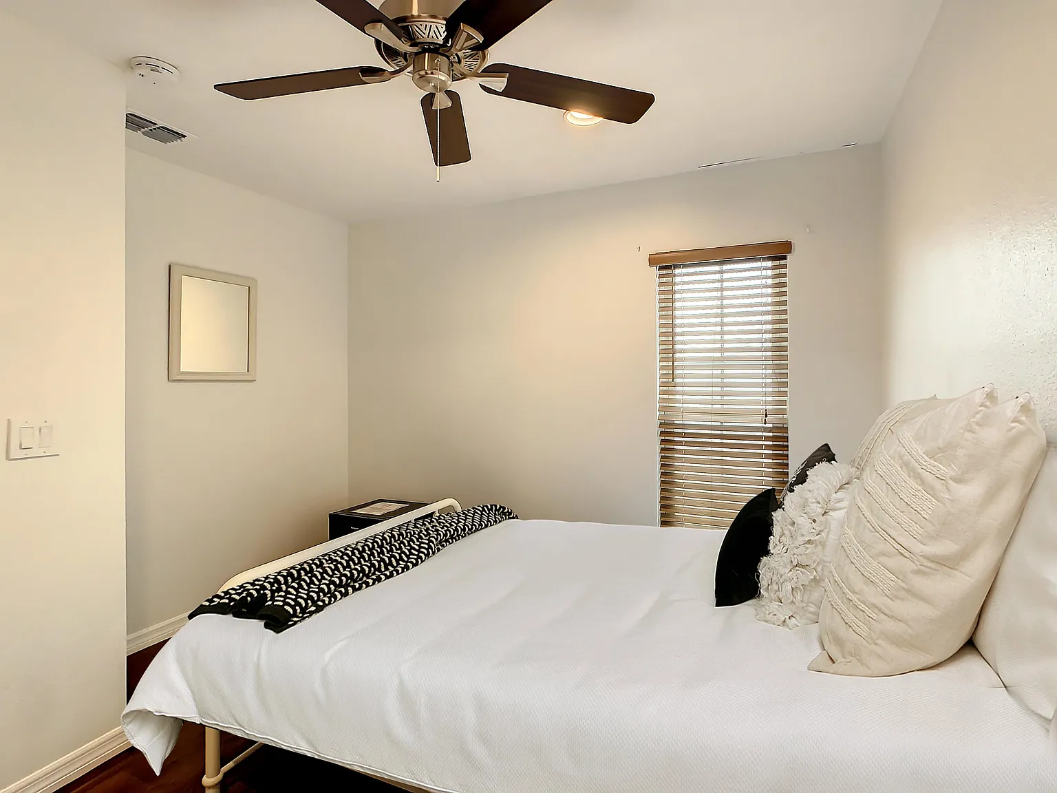 4 bed, 3.0 bath, 2274 sqft, $944 — Photo 1