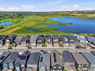 129 Wolf Hollow Vlg SE, Calgary, AB T2X 5K1