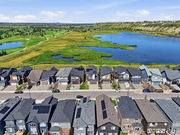 129 Wolf Hollow Vlg SE, Calgary, AB T2X 5K1