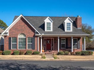 2 Graham Gardens Ln, Hot Springs, AR 71901