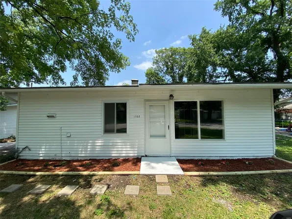 1103 Saint Helena Dr, Cahokia, IL 62206