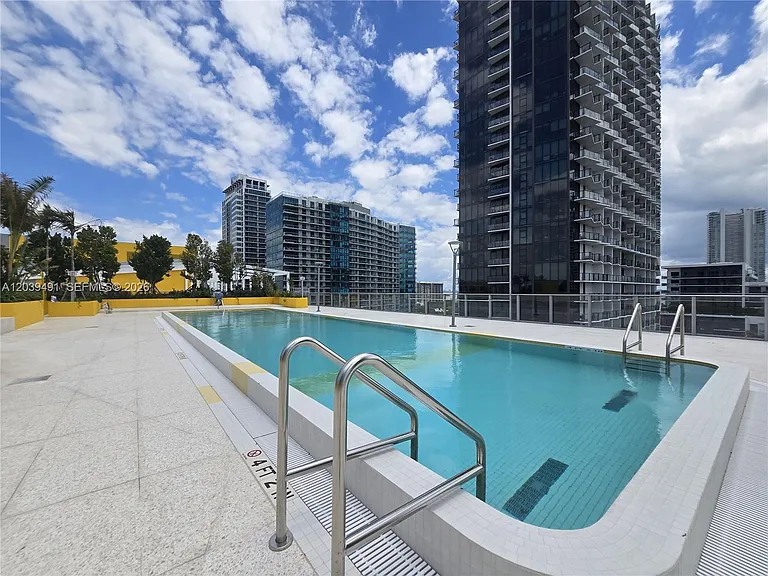 90 NE 32nd St #305 — Photo 11