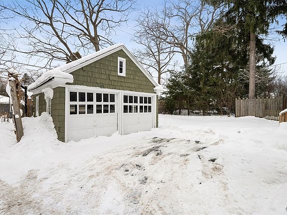 5th image of 17 Pleasant St