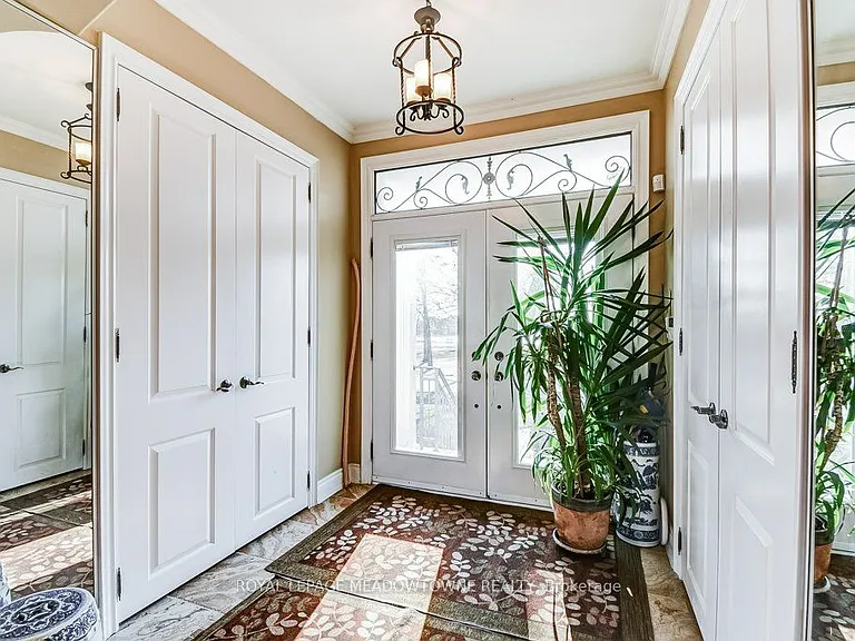 591 Lakeside Ave — Photo 3