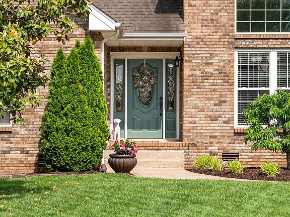 4th image of 831 Woodstock Ct
