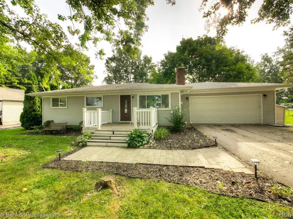 5646 Morning Dr, Davisburg, MI 48350