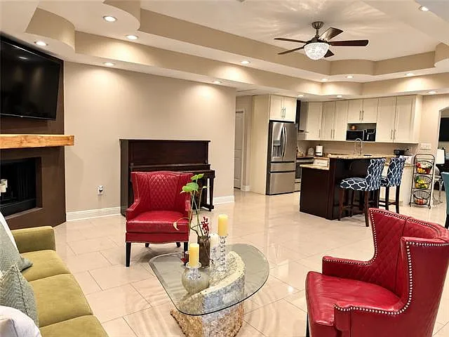3 bed, 2.0 bath, 1238 sqft, $2,000 — Photo 4
