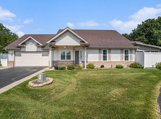 8335 Pointe Dr, Winfield, IN 46307