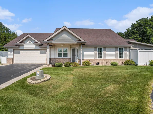 8335 Pointe Dr, Winfield, IN 46307
