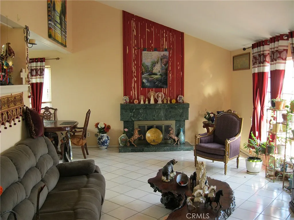 3 bed, 1826 sqft, $3,500 — Photo 3