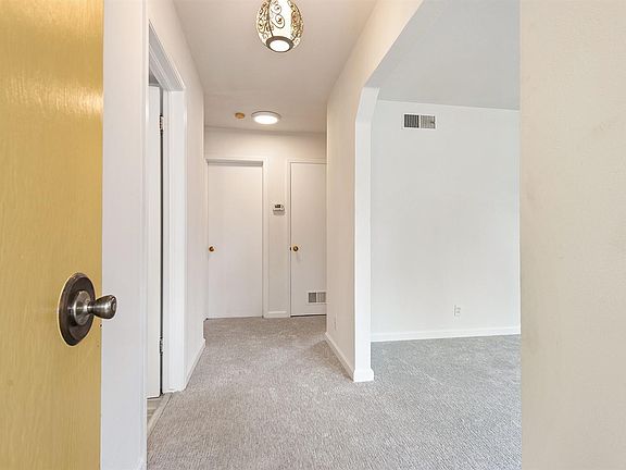4th image of 729 Center Street