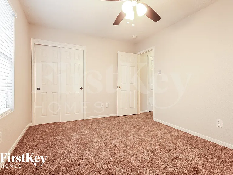 7223 Foxcrest Ln — Photo 12