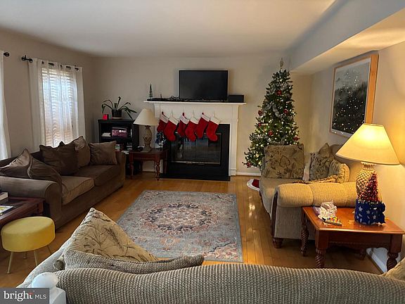 5th image of 5360 Winfield Rd