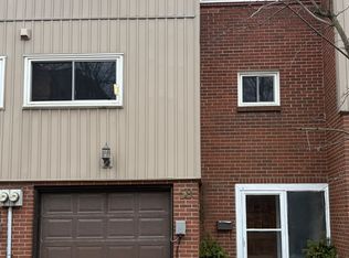 400 Bloor St #58, Mississauga, ON
