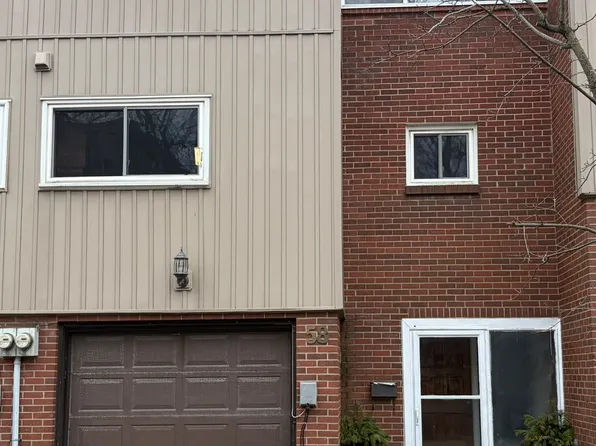 400 Bloor St #58, Mississauga, ON L5A 3M8