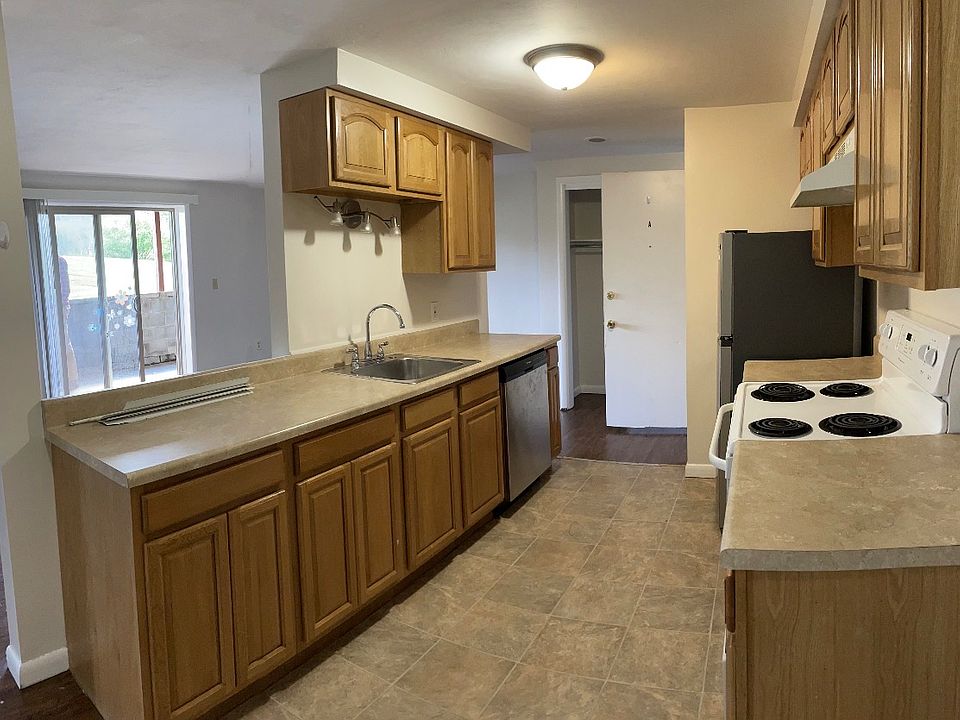 1st image of 34 Springbrook Cir