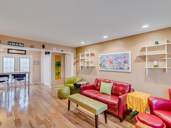 3rd image of 944 Dalebrook Ln