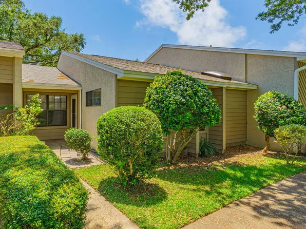 1047 10th St, Shalimar, FL 32579
