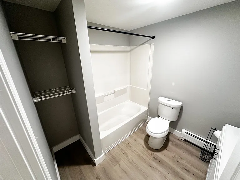 330 Lowell St #2R — Photo 9