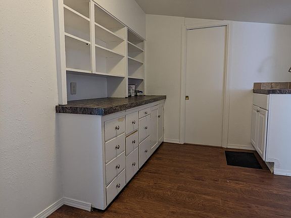 4th image of 1738 E Wellesley Ave