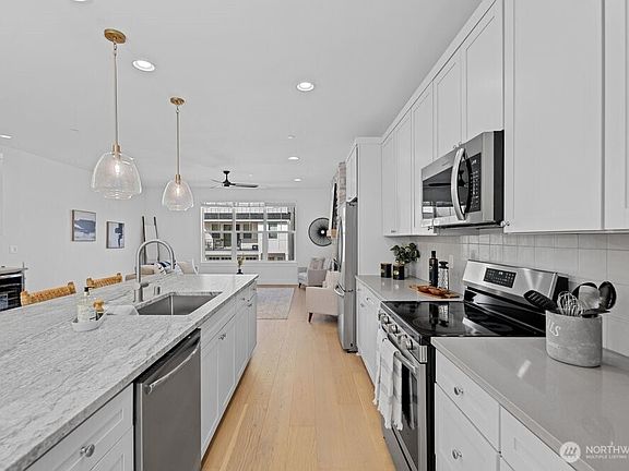 5th image of 16 160th Place SE