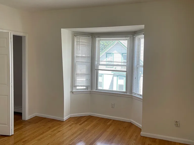 15 Albion St #2 — Photo 3