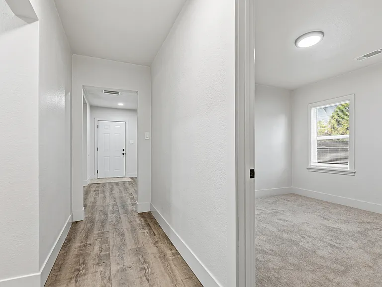 252 N G St — Photo 9