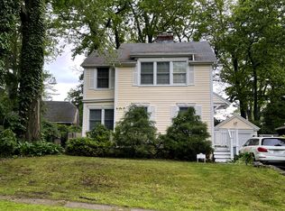 32 Windsor Rd #32, Great Neck, NY 11021