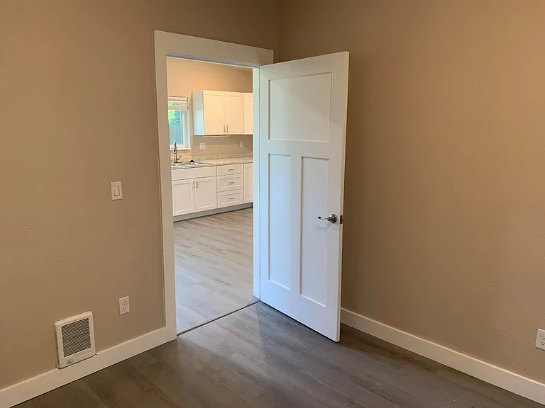 135 Vancouver Ave — Photo 1