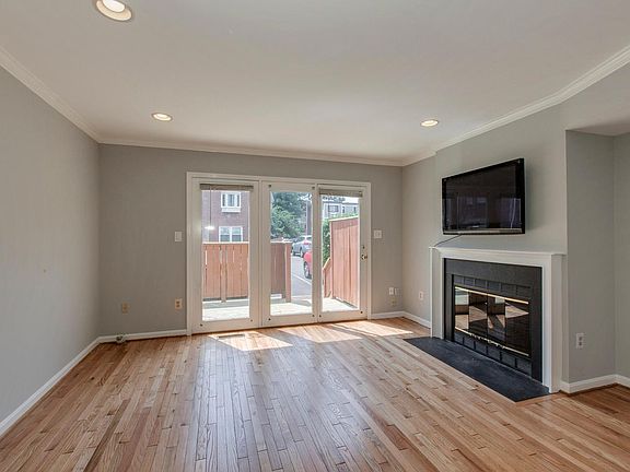 5th image of 1120 N Stafford St