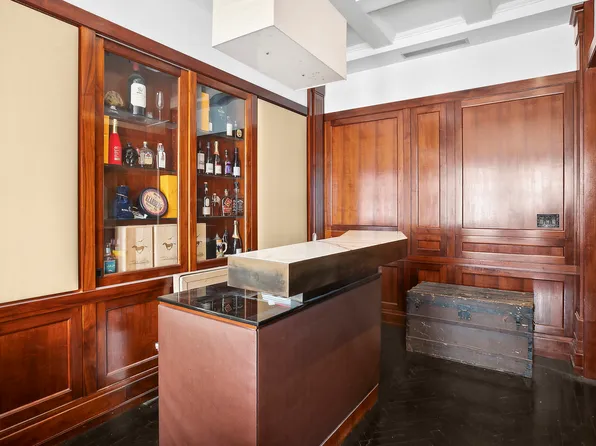 209 East 31st Street image 3 of 9