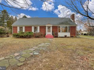 1601 Woodcrest Rd, Harrisburg, PA 17112