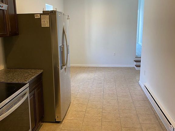 2nd image of 1913 W Diamond St Unit C