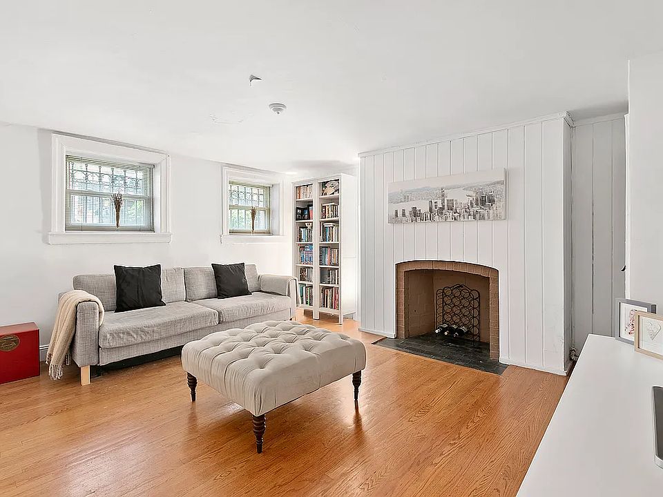 1st image of 120 W Washington Pl Unit 1