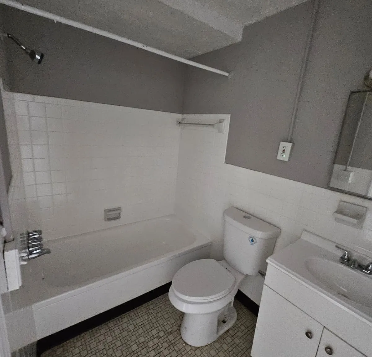 2 bed, 700 sqft, $900 — Photo 3