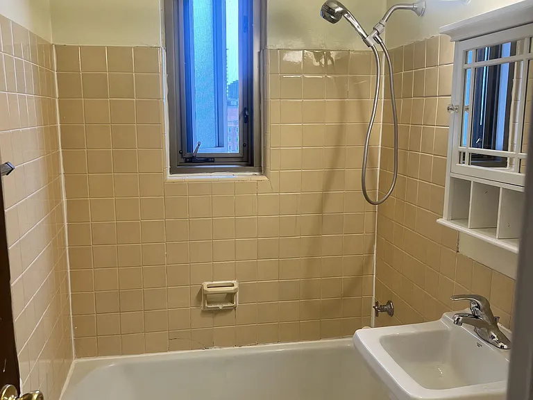 1609 N. Prospect Avenue — Photo 8