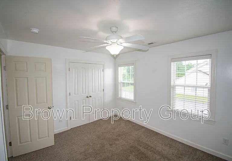 102 Springwood Dr — Photo 8