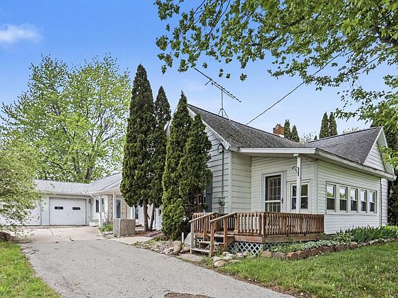 2nd image of 10919 Maple Island Rd