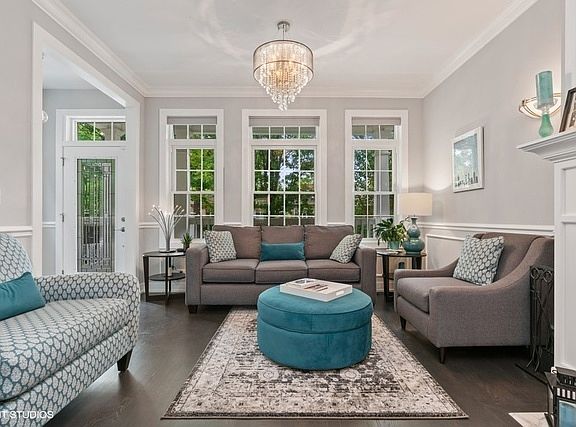 4th image of 3627 N Hamlin Ave