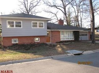 2121 East Dr, Saint Louis, MO 63131