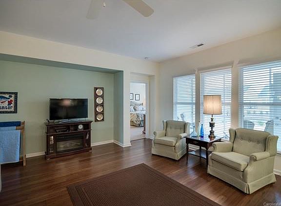 2nd image of 2042 Moultrie Ct