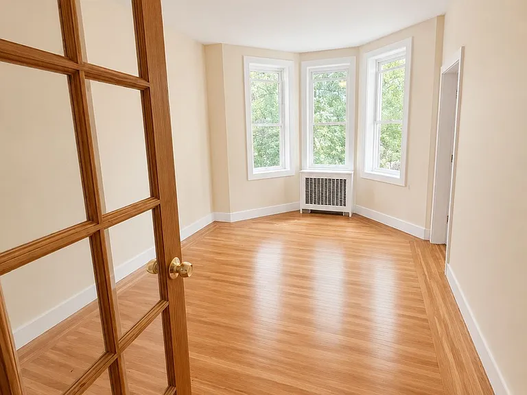 6137 Gates Ave #2F — Photo 4
