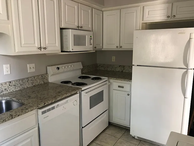 455 Mall Blvd #35 — Photo 5